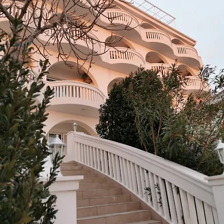 Bellevue מלון 4*