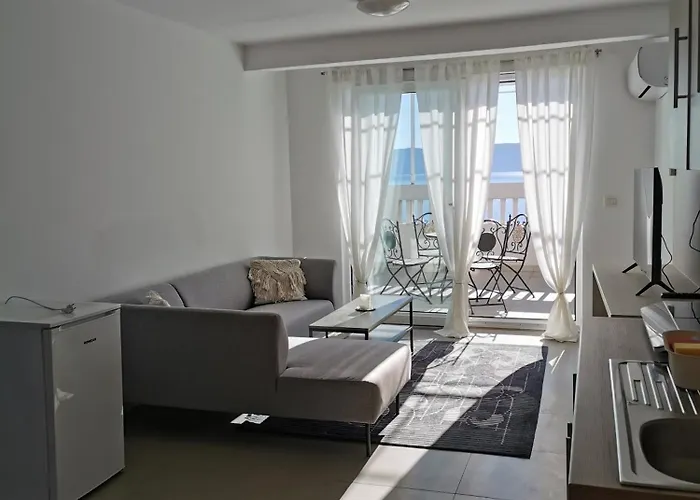 Bellevue 酒店 诺维·维诺多尔斯基