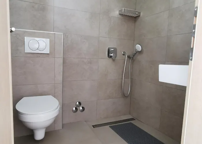 Bellevue 酒店 诺维·维诺多尔斯基