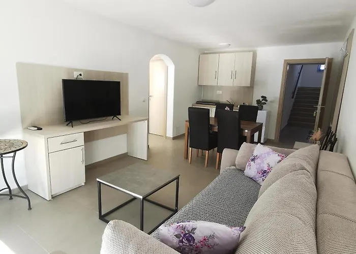 Bellevue 酒店 诺维·维诺多尔斯基